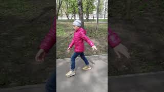 Как научиться кататься на кросовках с колесиками ?