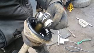 Renault Trafick замена передней стойки .