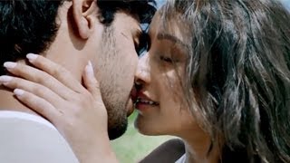 Sidharth Malhotra & Shraddha Kapoor's HOT KISS in Ek Villain