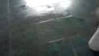 Парень не добежал в туалет и вот что получилось!)