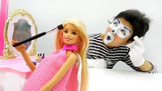 Barbie dolls & funny videos - Barbie makeup tutorial