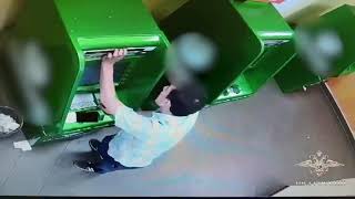 Вскрыл банкомат голыми руками и украл фальшивые деньги!!!