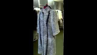 Меховое пальто из меха рекс в мелкую поперечку прямого кроя