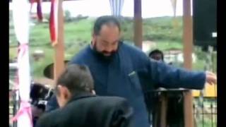 ♫ ΠΑΠΑΣ ΧΟΡΕΥΕΙ ΧΑΣΙΣΙ ΗΠΙΕ ΚΙ Ο ΘΕΟΣ !