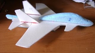 Самолет из потолочной плитки