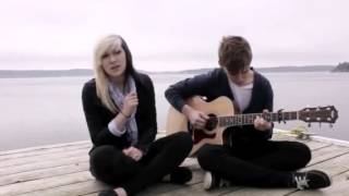 Девушка красиво поет под гитару Колдплей  She sings beautifully with guitar Coldplay YELLOW