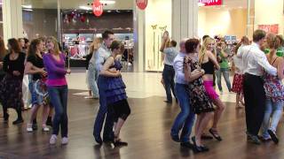 Latvijas Bačatas fleshmobs Rīga Plaza/Latvia Bachata Flashmob - Riga Plaza 2011