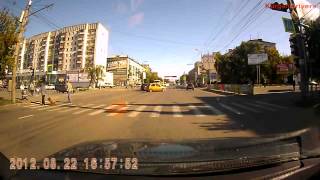 В Кургане автомобиль дважды проехал на красный свет