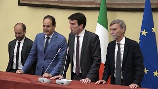 Governo, Martina: "Pd disponibile a valutare accordo con 5stelle se chiudono con la Lega"