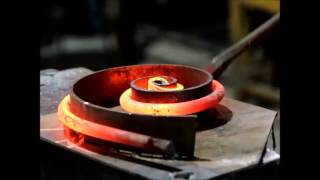 Гибка валют в кондукторе. Blacksmithing. Forging.