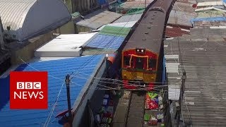 The train that drives through a market - BBC News