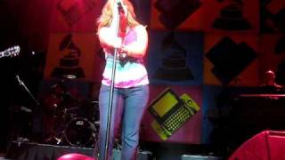 Kelly Clarkson - WhyYaWannaBringMeDown Live 5/4/09 at House of Blues in Boston, MA