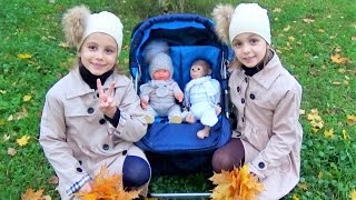 БЕБИ БОРН и ОБЕЗЬЯНКА РЕБОРН  В КОЛЯСКЕ ДЛЯ ДВУХ КУКОЛ. Детский канал Расти вместе с нами