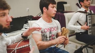 Зажигательные адыгэ танцы на свадьбе в Адыгее