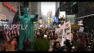 USA: "No War on Iran!" - Anti-war protesters hit Times Square decrying Trump