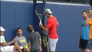 Rafael Nadal and his cute cousins attracting attention at practice