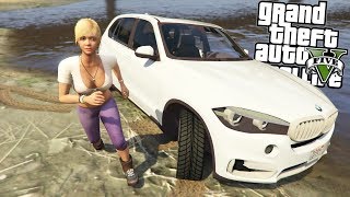 РЕАЛЬНАЯ ЖИЗНЬ В GTA 5 - ДЕВУШКА ЗАСТРЯЛА В ГРЯЗИ!
