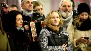 Песенный флешмоб. Москва. "десятый наш десантный батальон" и Чичерина