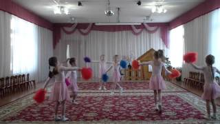 Танец с помпонами "Улетай туча"