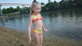 А мы идём на речку And we go to the river