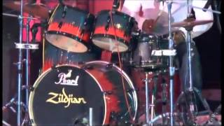 Tanmayaladenu changes to Mungaru Male Kannada Song  by Shreya Ghoshal Live at Dharwad Utsav 2013