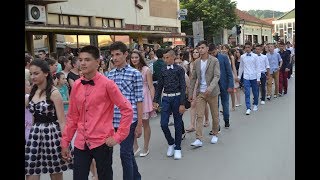 Maturanti OŠ "Miloje Zakić" u centru Kuršumlije