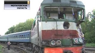 КамАЗ и поезд столкнулись под Могилёвом: три вагона сошли с рельс, двое погибших