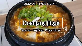 Doenjang jjigae (koreańska zupa ze sfermentowanej pasty sojowej) 된장찌개