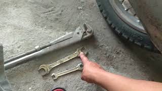 Как натянуть цепь на мотоцикле ИЖ Планета 5???