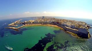 GALLIPOLI  ...seduta su un scoglio in mezzo al mare...