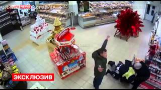 ИЗБИЕНИЕ ПОЛИЦЕйСКОГО ДРАКА В МОСКВЕ В СУПЕРМАРКЕТЕ