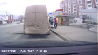 Драка в Челябинске между маршрутчиком и пьяным пассажиром.