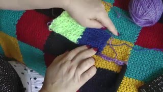 Вяжем крючком плед из квадратов .
