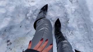 LadyIVE trampling snow in high boots