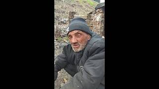 Бомж зачитал стихи