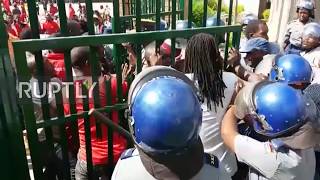 Zimbabwe: Police scuffle with protesters in Masvingo
