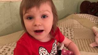 ИГРАЕМ В ДОКТОРА С УКОЛАМИ  Детский канал Ваша Алиса Видео для детей