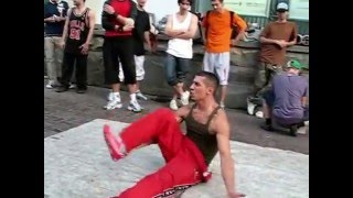 Абдурагимов Заур зажигает брейк данс. Универсальный боец