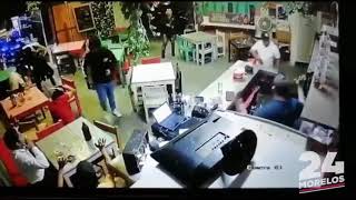 Asaltan con lujo de violencia restaurante en Cuernavaca