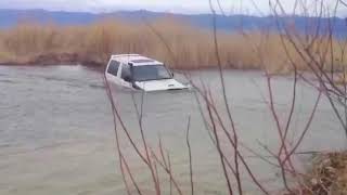 Форсирование горной реки на джипе Mitsubishi Pajero. Охота и рыбалка в Казахстане.