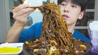 짜장면 먹방을보고 배고파서먹는 쟁반짜장 입니다 Black bean noodles Mukbang Realsound