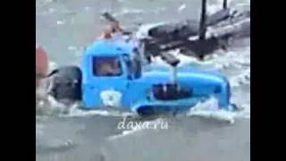 Русские Дороги - LKW fahren durch einen Fluss