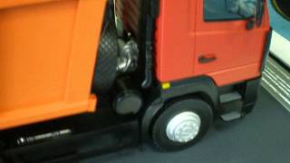 Масштабная модель автомобиля - самосвал МАЗ 650108 1/18