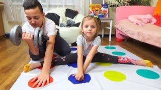 Челлендж ТВИСТЕР против СПОРТИВНЫХ упражнений ОБЛОМ шпагат Настя vs Саша Twister CHALLENGE