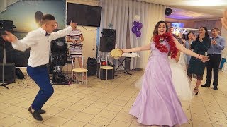 Свидетельница рвёт Danceпол!!! Тамада в шоке!!!