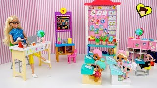 La Profesora Barbie se Molesta con La Bebe LOL Suprise en la Escuelita