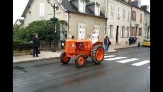 défilé vieux tracteurs a st amand montrond.