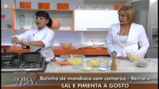 Bolinho de mandioca recheado de camarão e catupiry