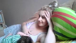 Ребенок кушает