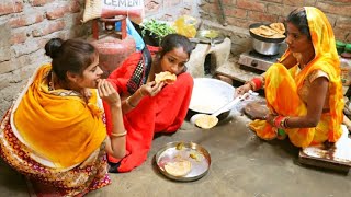 बड़ी गोतिनी खाना बना रही है और छोटी गोतिनी ठूंस ठूंस कर खा रही हैं ||Vijeta masti